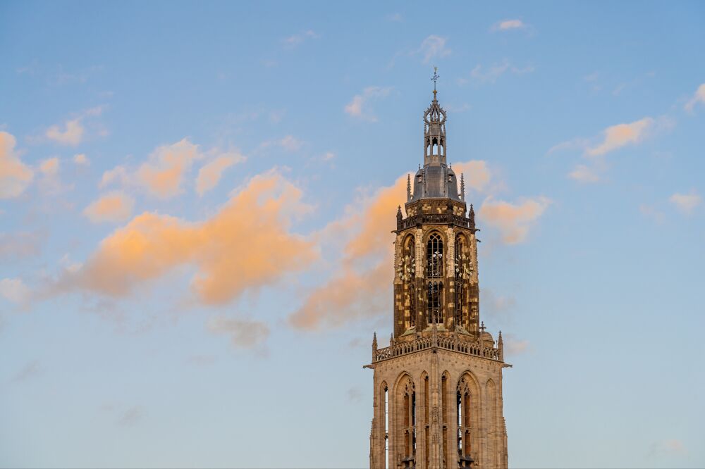 Cuneratoren tijdens zonsondergang