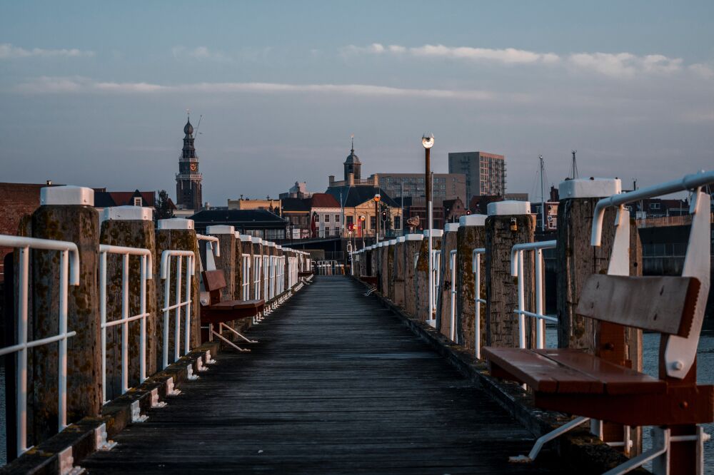 Stille Havenpier bij Schemering - Stadsverlichting en Rust - Vlissingen