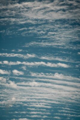 Hemelpatronen Een Dans van Wolken en Lucht