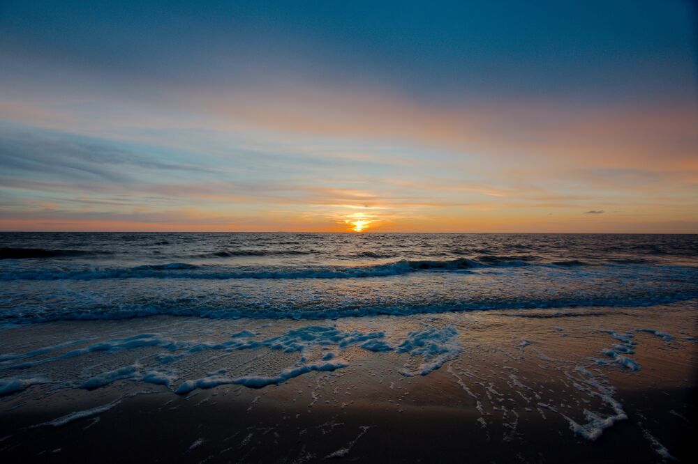 Zonsondergang aan zee op Texel