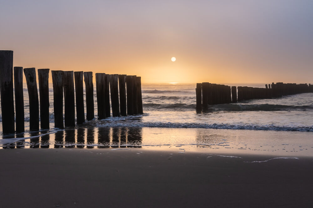 Mistige zonsondergang