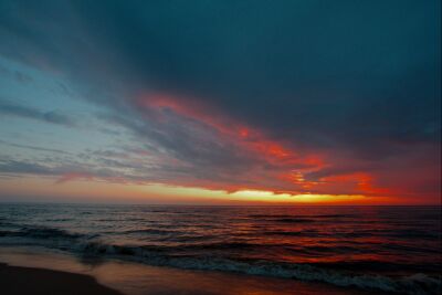 Zonsondergang aan zee