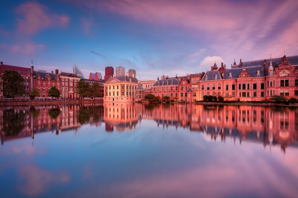 A unique photo of the Hofvijver, the Binnenhof and the Mauritshuis in The Hague during a colourful sunset