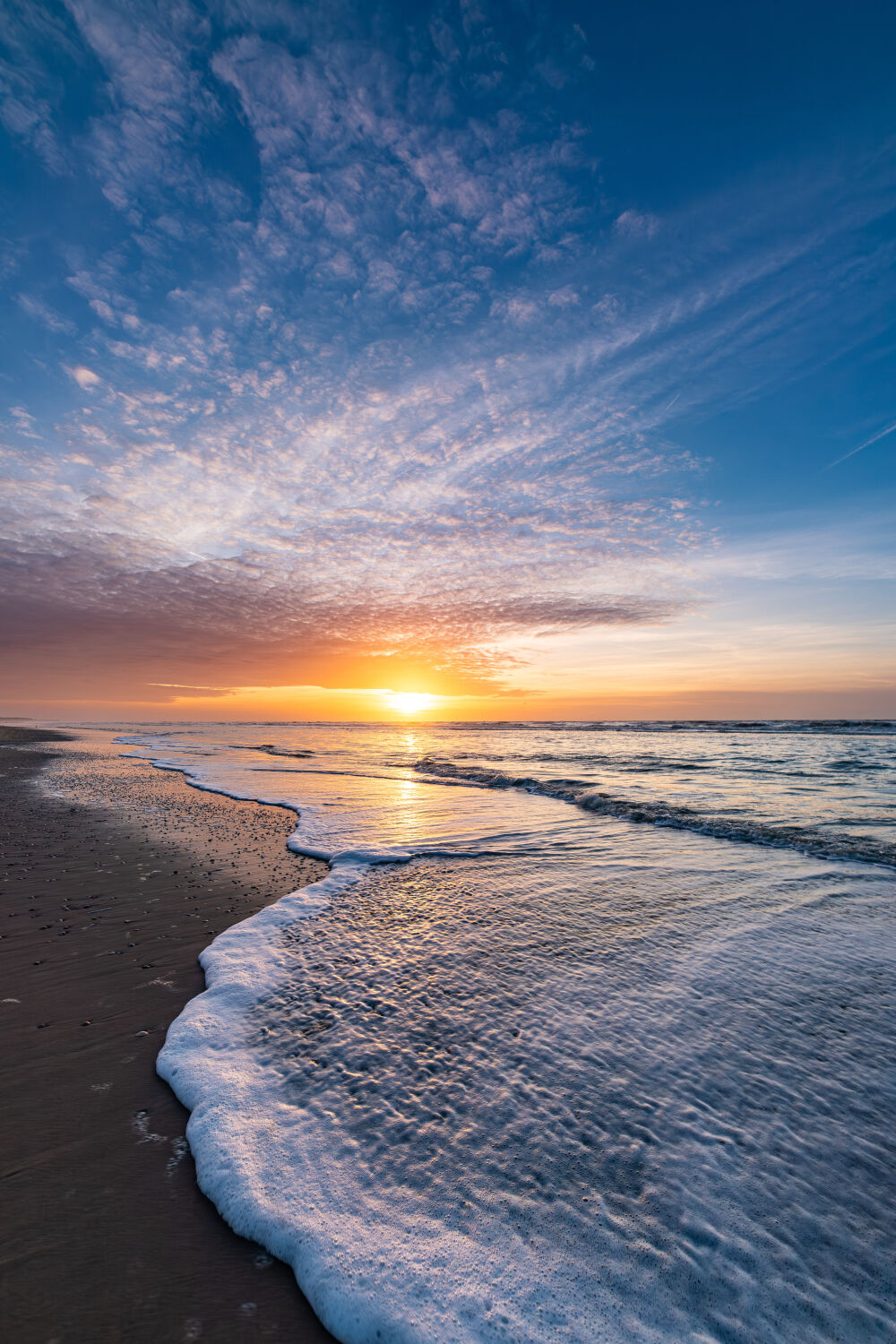 Zonsondergang op het strand van Noordwijk