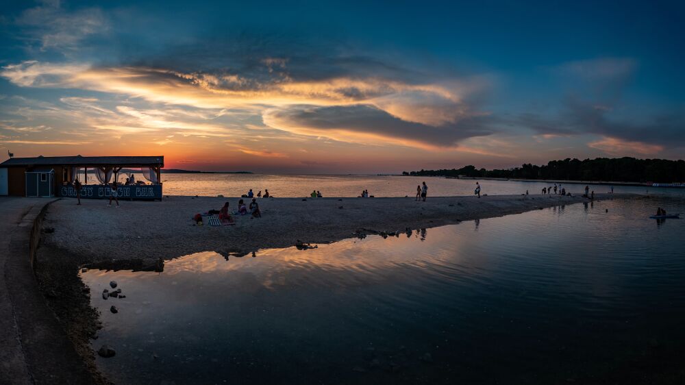 Zonsondergang aan de kust, Pula, Kroatie