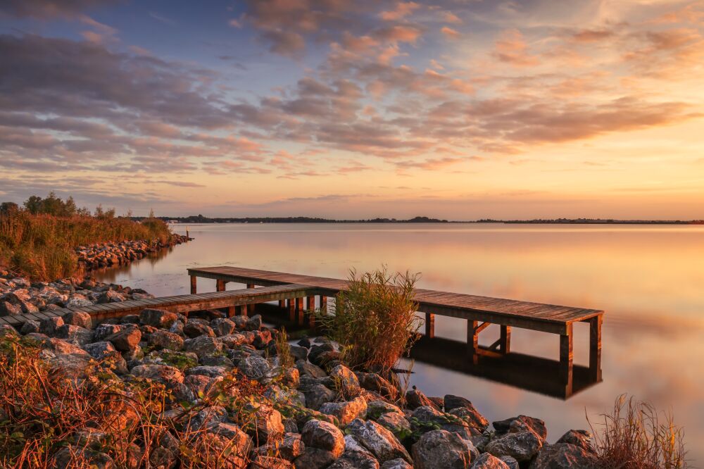 Een avond aan het meer in provincie Groningen