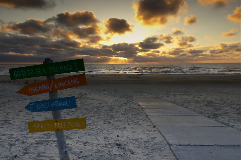 Zonsondergang aan zee op Texel