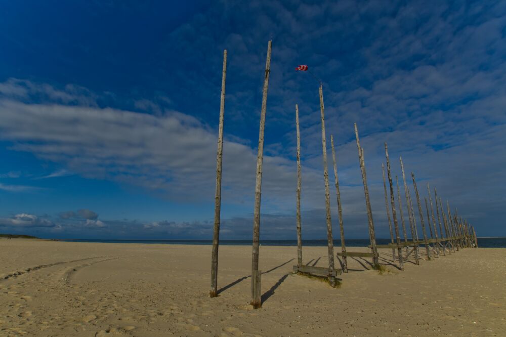 De steiger van het waddenveer in de winter