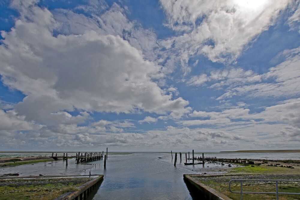 Het haventje van Sil in De Cocksdorp op Texel met het verdwenen bootje