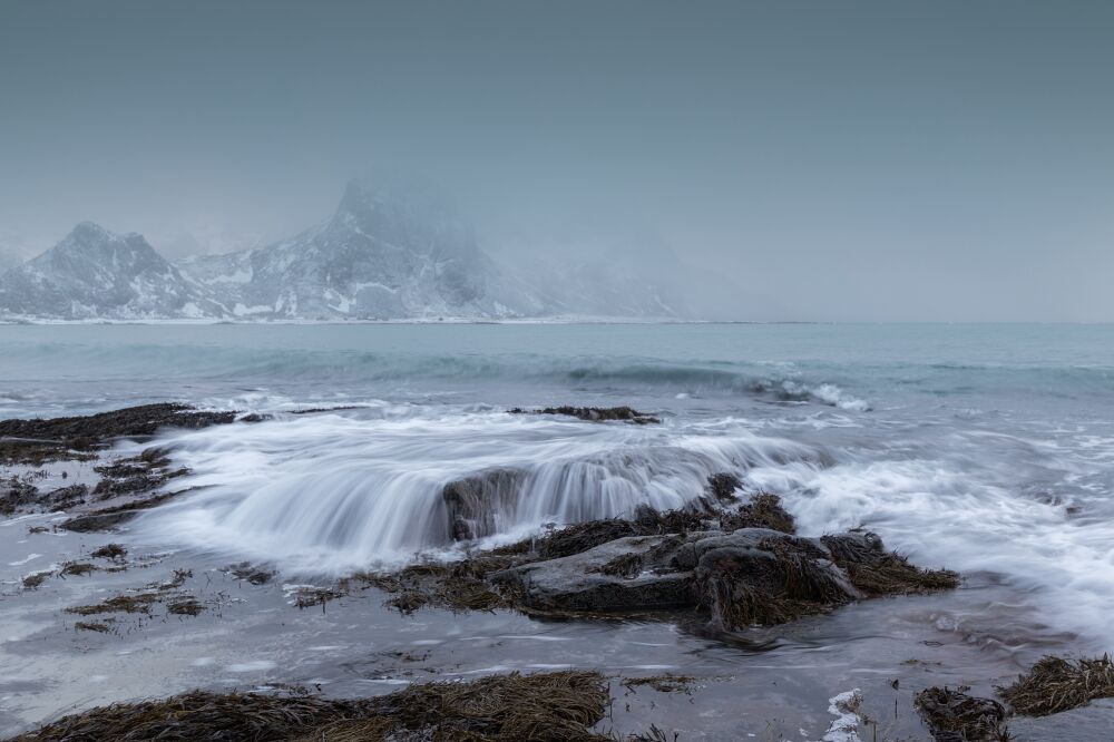 Strand  van Vareid met uitzicht op Flakstad