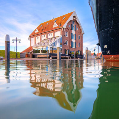 Haven van Oudeschild on Texel. (square)