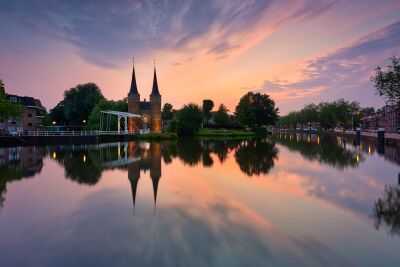 Zonsondergang Reflecties bij de Historische Poort van Delft