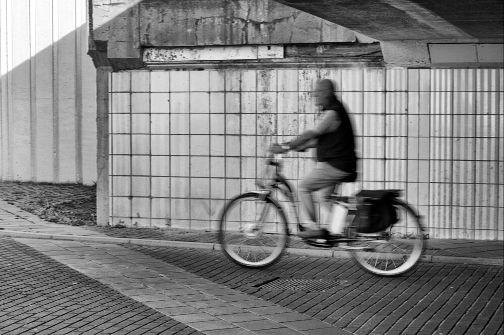 Snelle fietser bij station Eindhoven