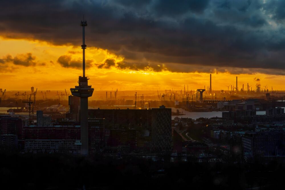 Euromast bij zonsondergang