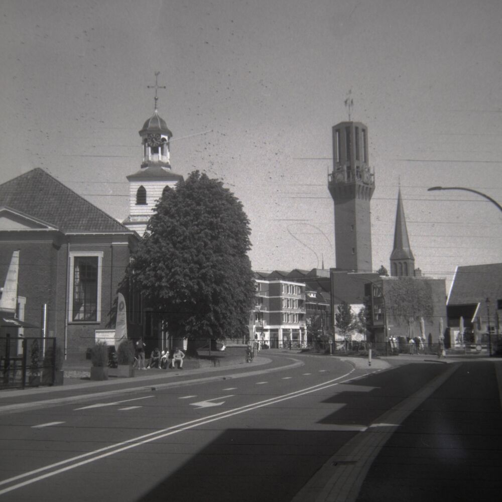 De skyline van Hengelo gefotografeerd met een oude camera