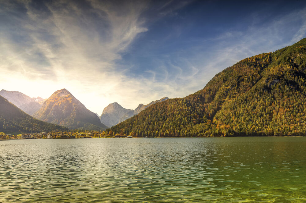 Berglandschap aan meer