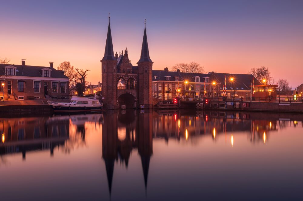 De Waterpoort in Sneek bij zonsopkomst