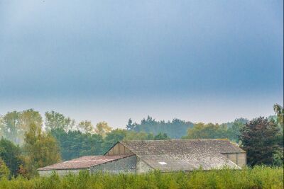 Boerenschuur in het landschap