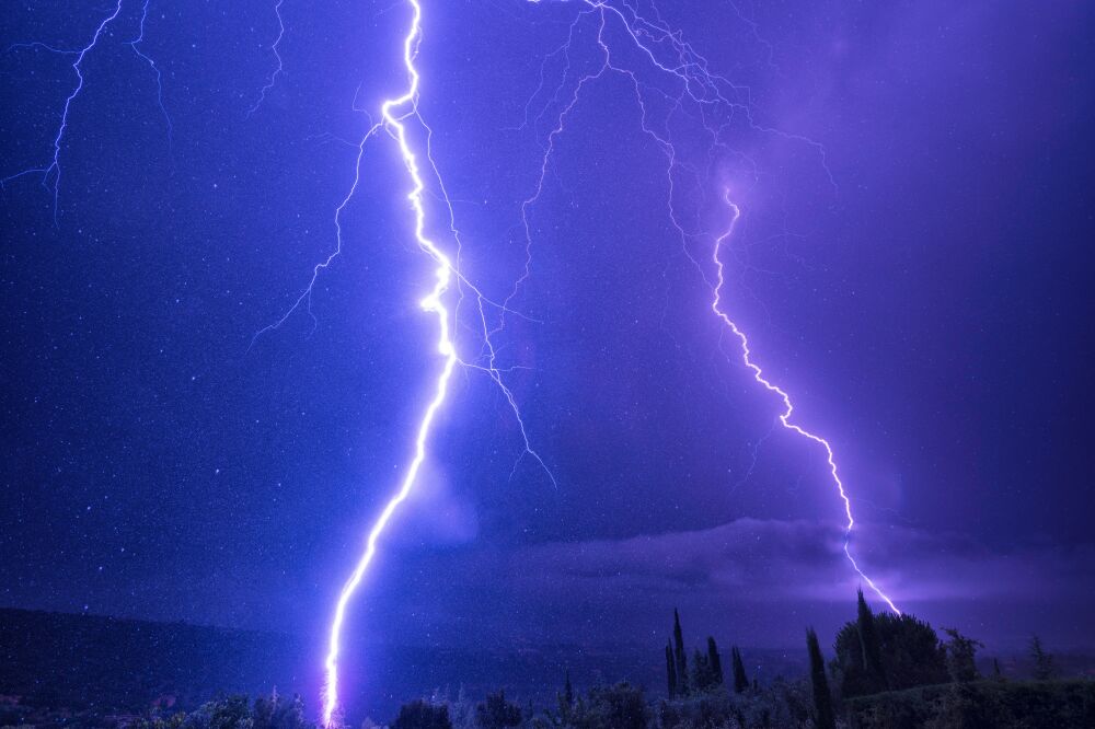 Lightning bolt