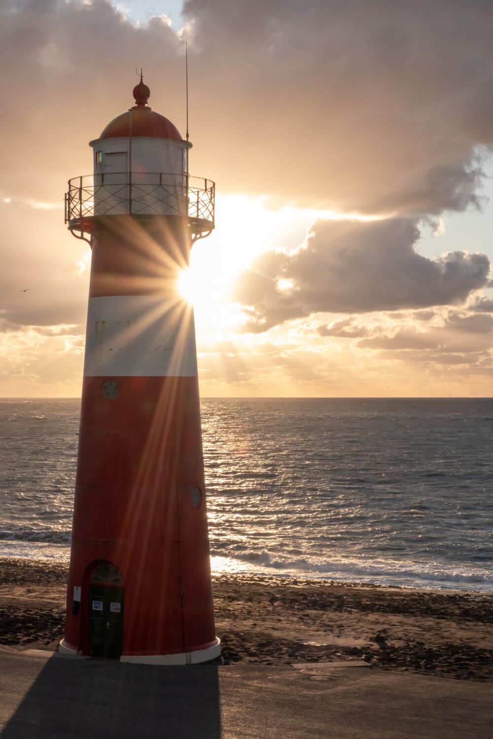 Sunset / lighthouse 'The low light' Westkapelle