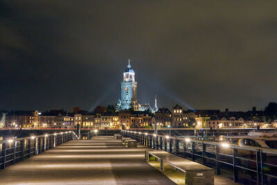 Skyline van Deventer vanaf de steiger van het pontje over de IJssel