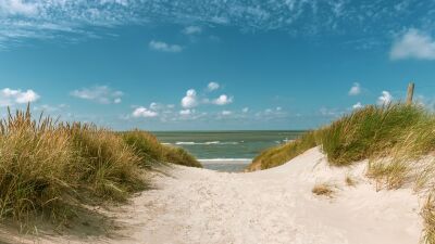 Aan het Noordzeestrand bij Petten Noord-Holland