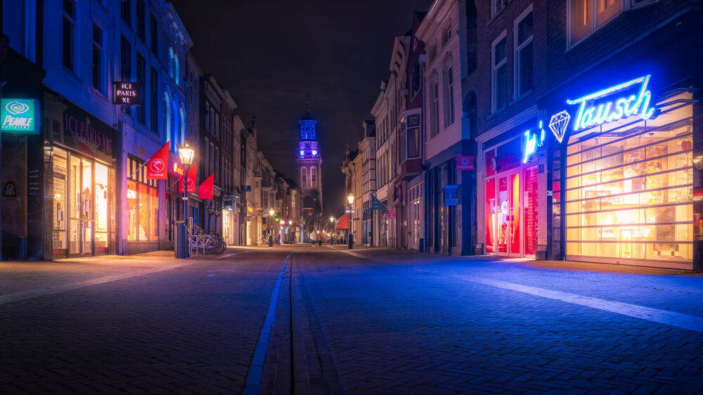 Winkelstraat van Kampen met de nieuwe toren. 