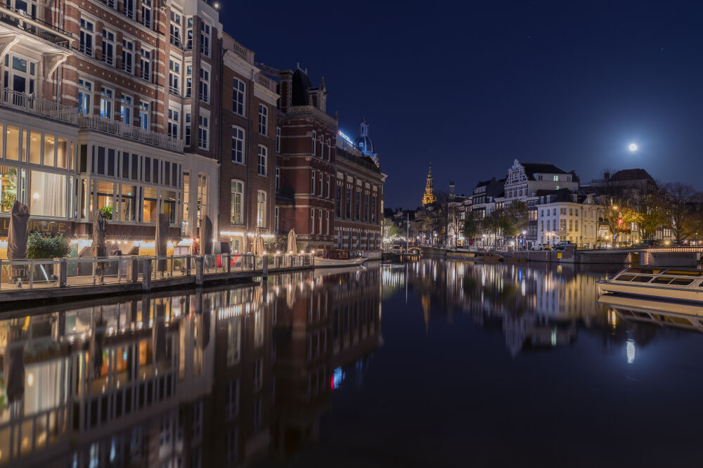 The city never sleeps (Amsterdam)