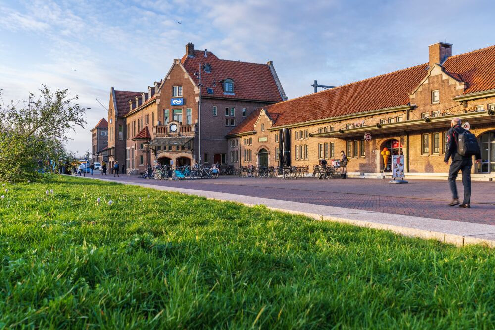 NS station van Deventer in de Zomer