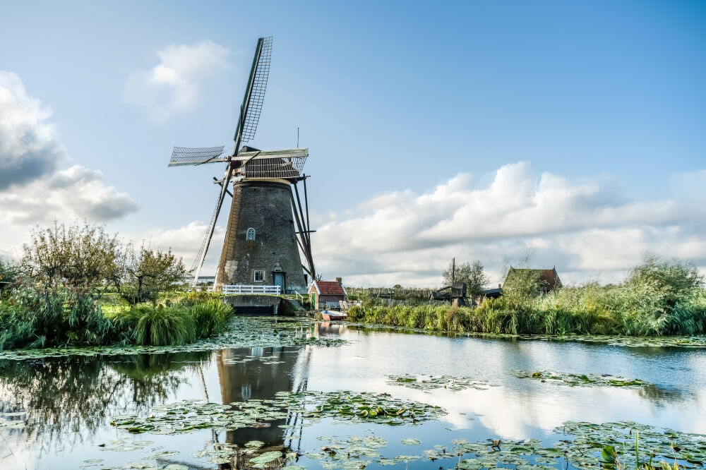 Kinderdijk met wolken