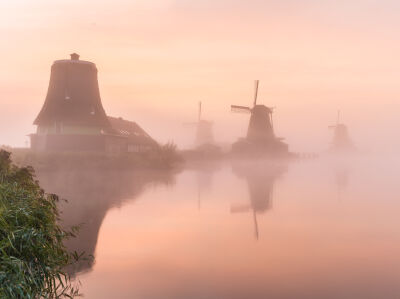 Misty mornings are the best mornings at the Zaanse Schans
