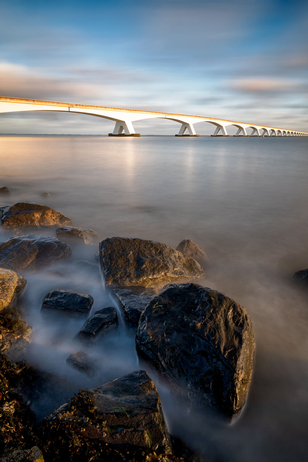 Rotsen bij de Zeelandbrug