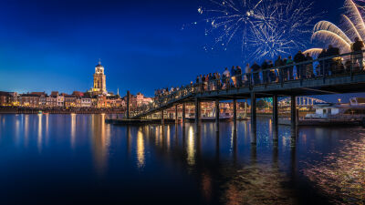 Vuurwerk boven Deventer en de IJssel in Overijssel Nederland