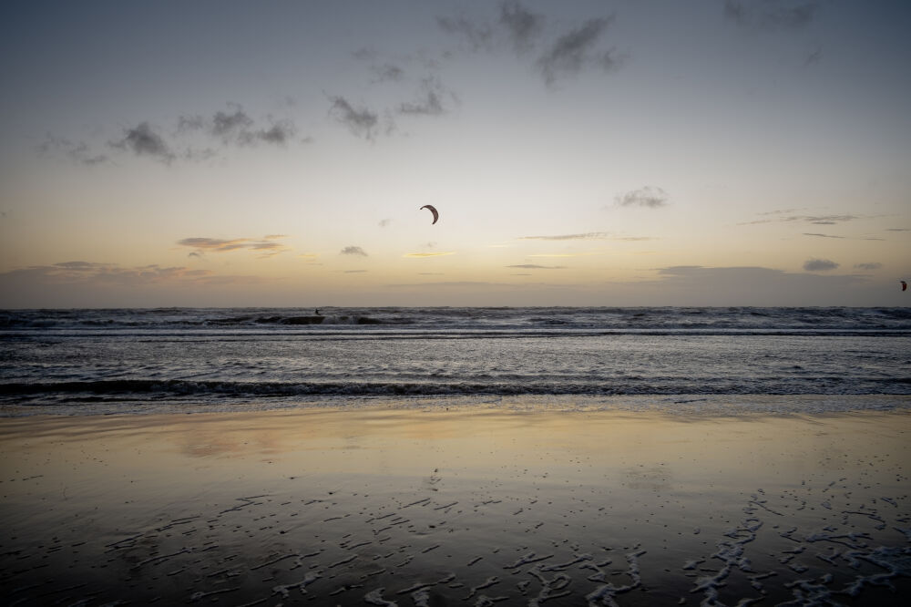 Kitesurfen op het strand van Zandvoort