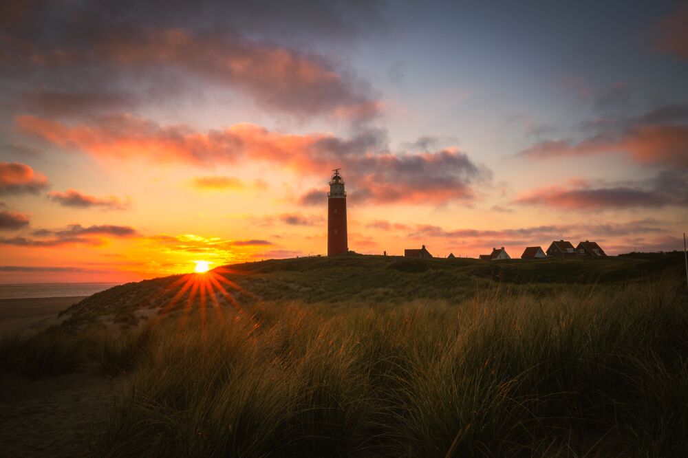 De vuurtoren op Texel bij zonsopkomst