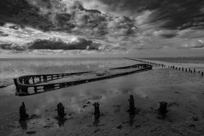 Gezonken boot in het Waddenlandschap