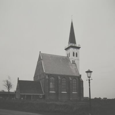 Het kerkje van Den Hoorn op Texel gefotografeerd met een oude camera