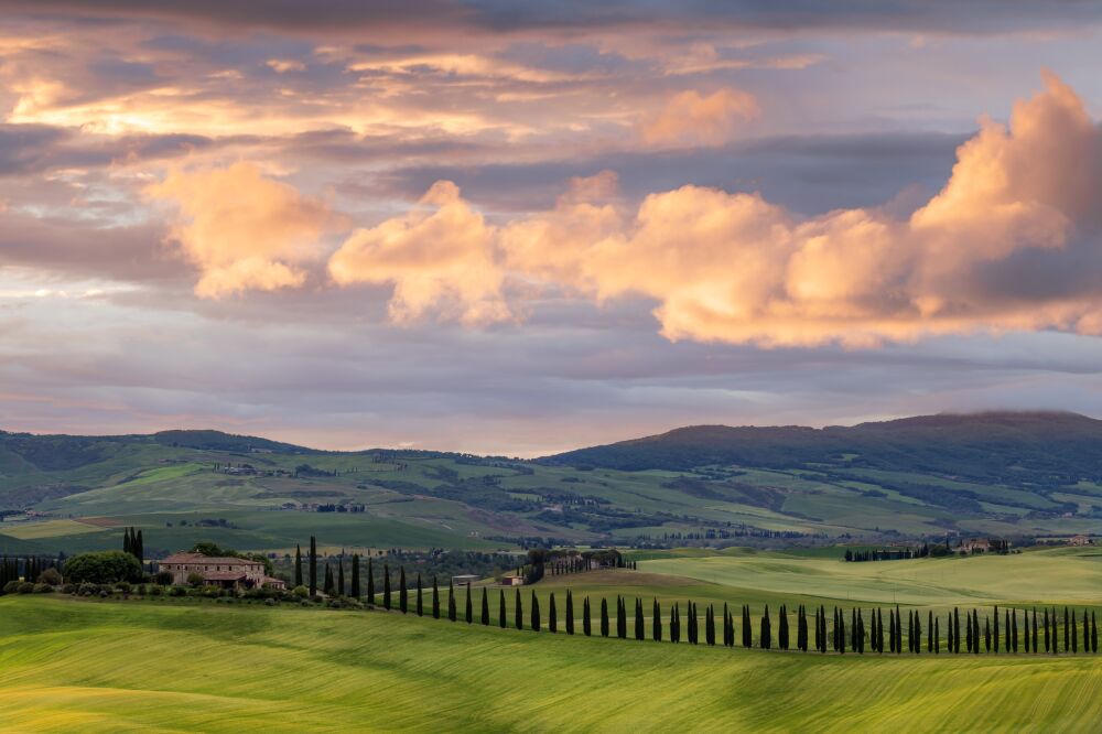 Wolken drijven boven Poggio Covili Toscane Italië