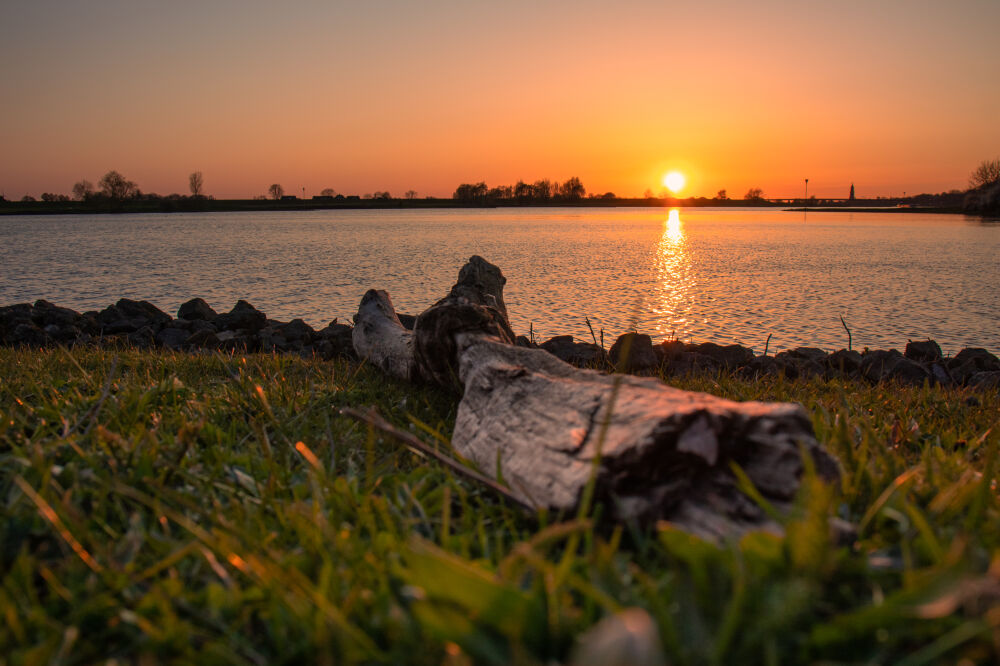 Zonsondergang aan de Rijn in Rhenen