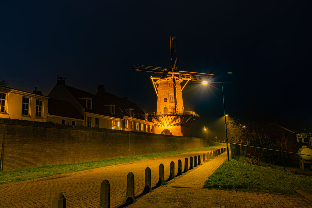 Molen bij de stadsmuur van Wijk bij Duurstede