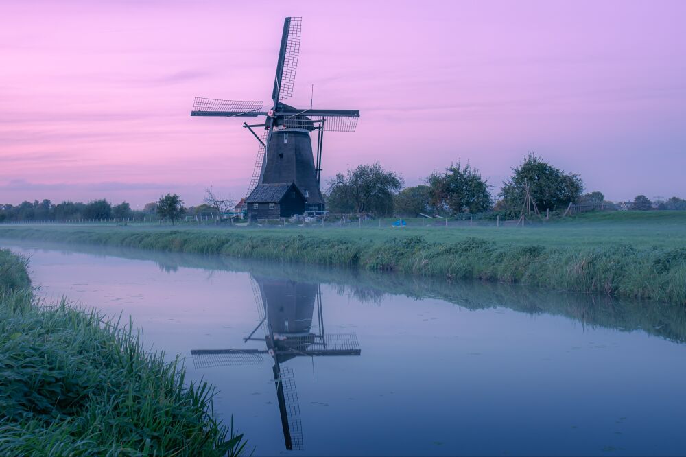 Zonsondergang met molen in Kinderdijk