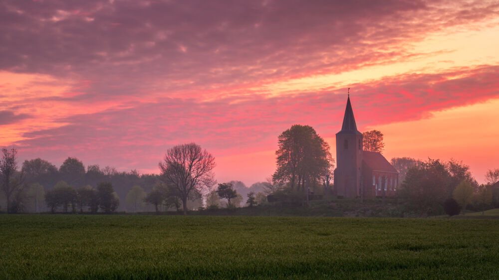 Een ochtend bij het kerkje van Eenum Groningen