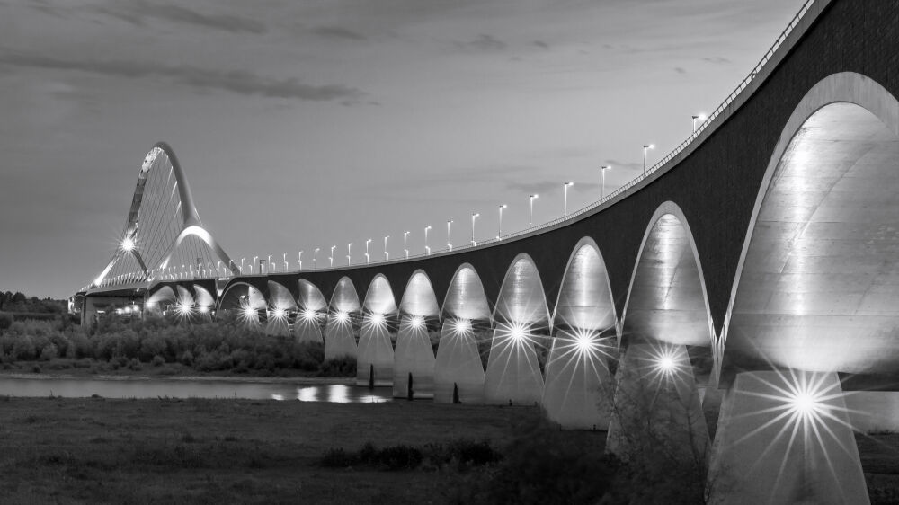 Brug Nijmegen in Zwart Wit