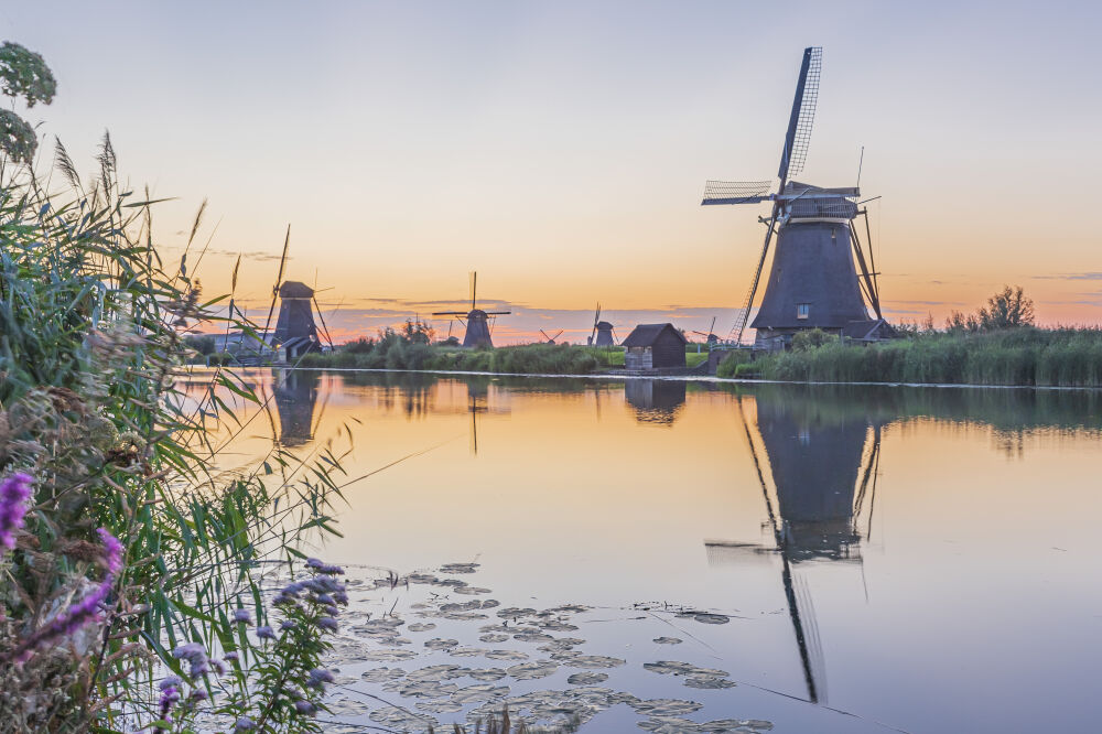 Kinderdijk bij zonsondergang