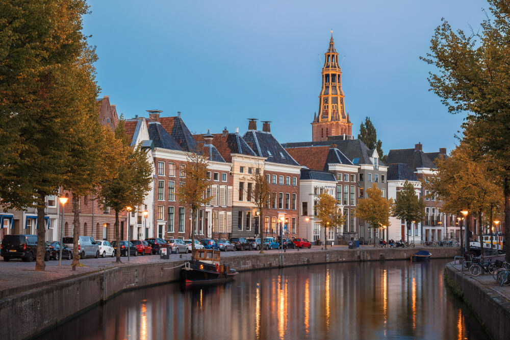 Hoge en Lage der A Groningen bij avond