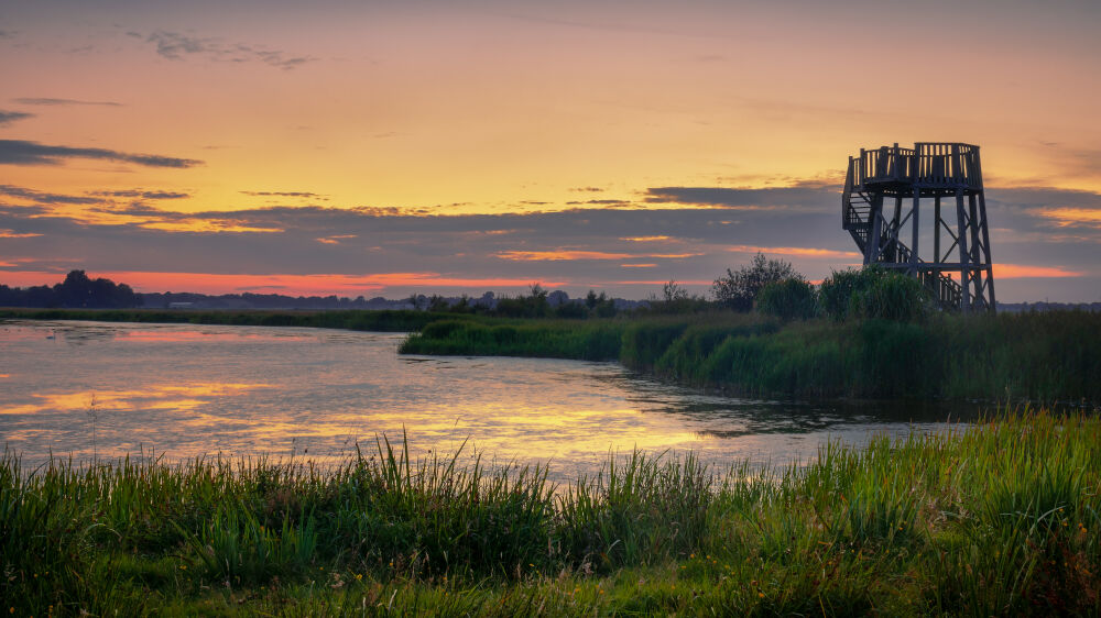 Uitkijktoren bij zonsondergang