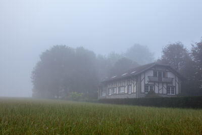 Huis in de mist