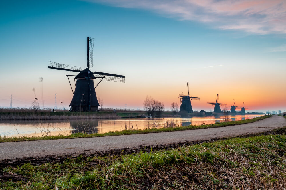 Kinderdijk met zonsopgang