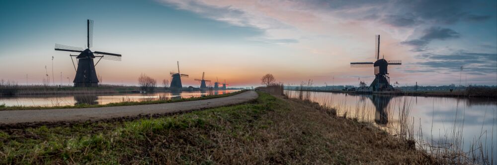 Kinderdijk met zonsopgang