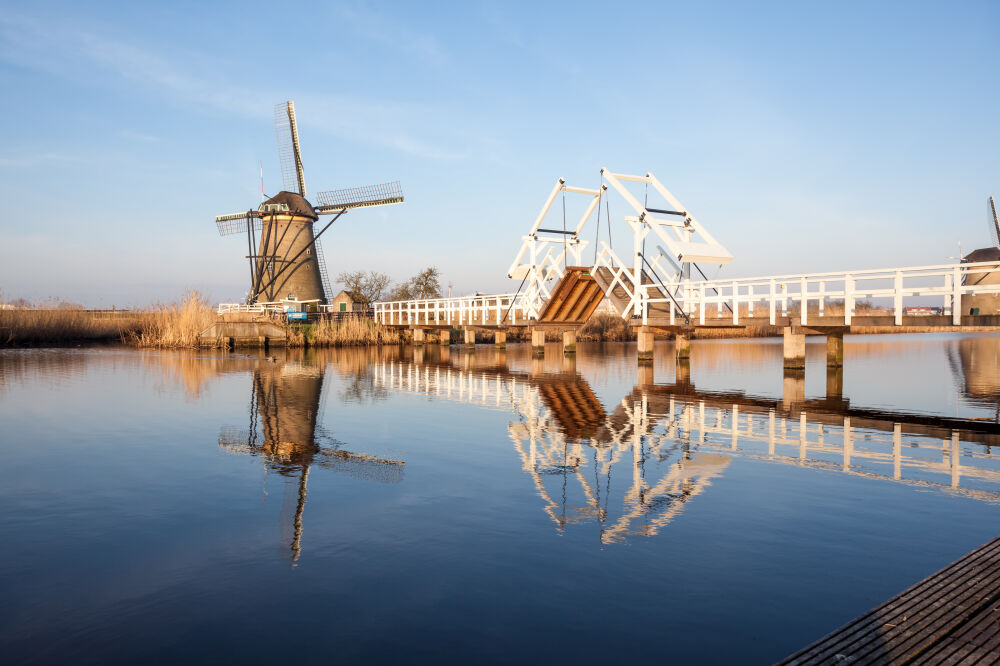 Kinderdijk molen met ophaalbrug